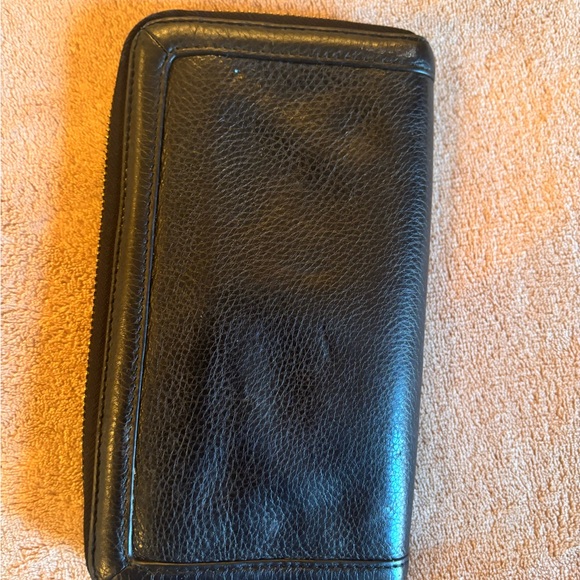 Authentic Tory Burch black leather wallet. - Picture 5 of 6